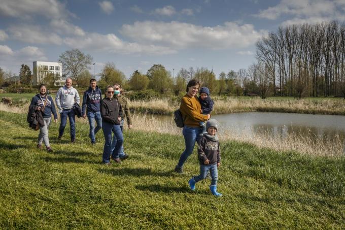 Met de familie Raes uit Ledegem op stap tijdens de 'Opendeur' in de Ledegemse Meersen. (foto JS)© Jan Stragier