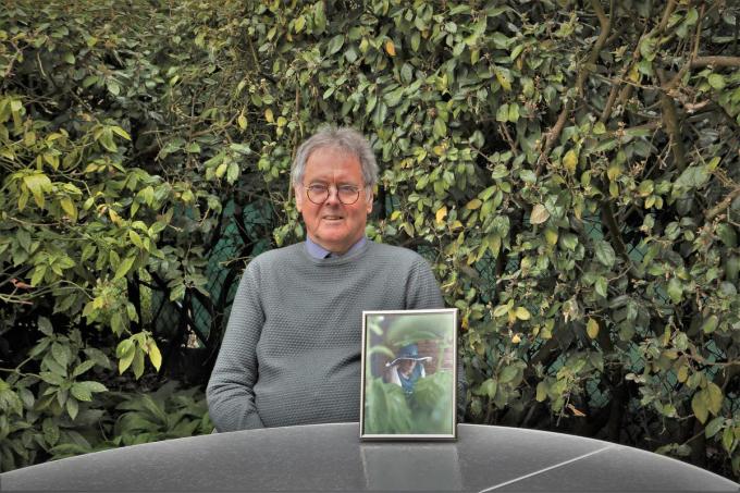 Jan Devos met een foto van schoondochter Liesbet.© MVO