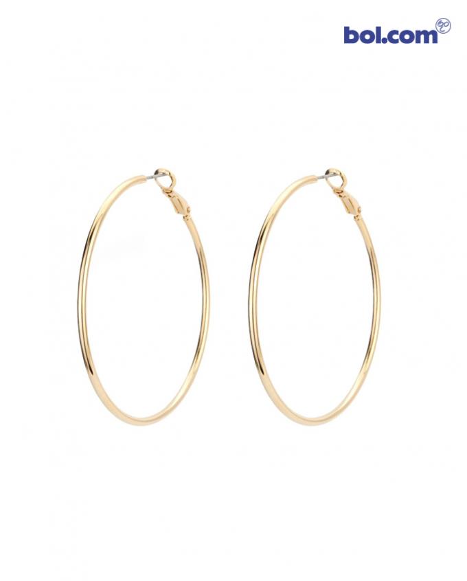 Look 1 - Grote goudkleurige oorringen