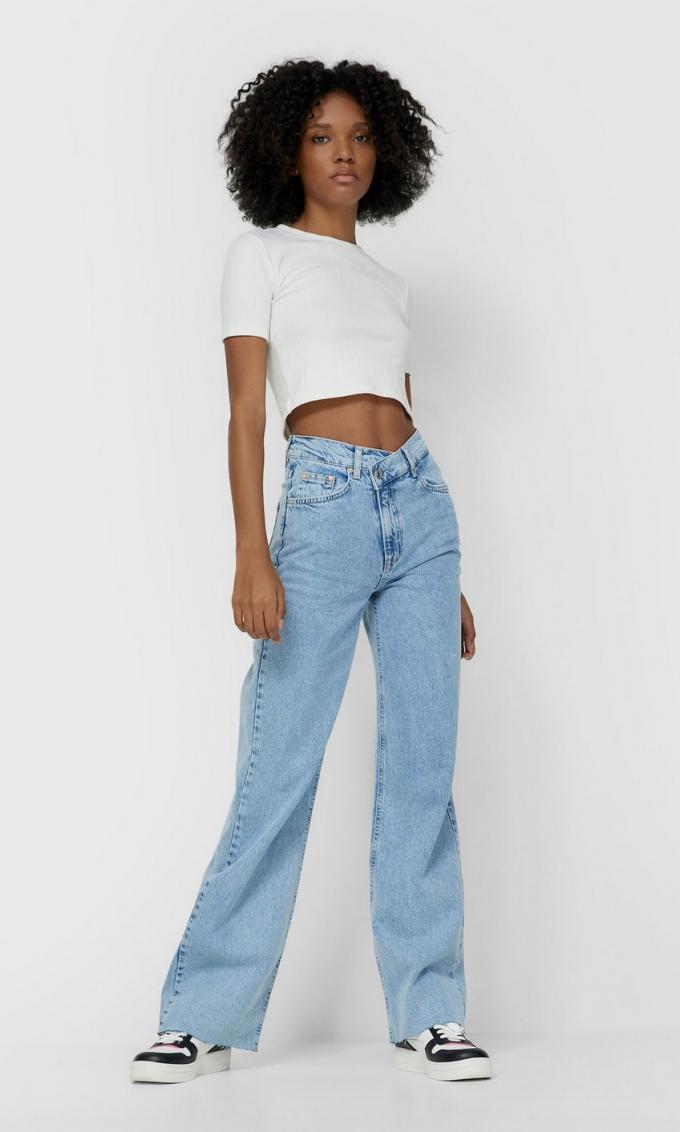 Jeans à taille asymétrique