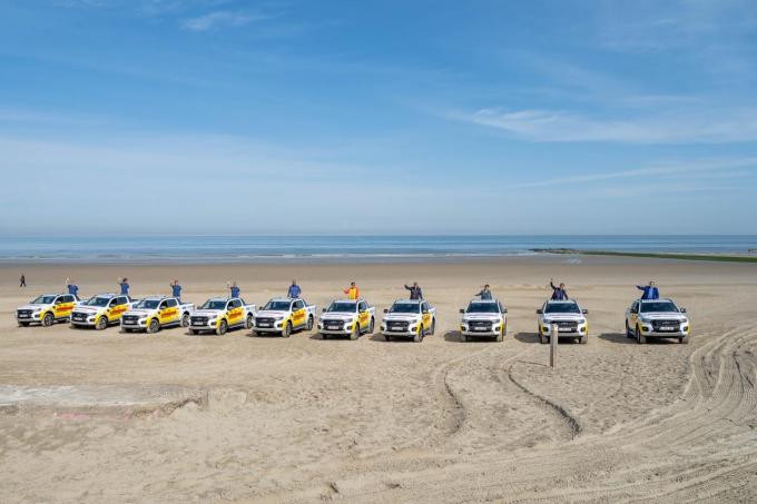 Met deze terreinwagens rijden de redders straks over het strand.© LC