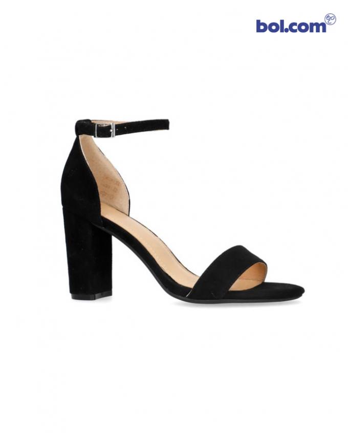 Look 1 - Zwarte sandalen met hak
