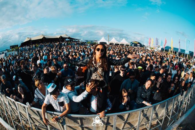 Dancefestival Ostend Beach liet dinsdag meteen weten de editie van 2021 te laten doorgaan, maar wel op 20, 21 en 22 juli in plaats van een maand eerder. (foto Ostend Beach)