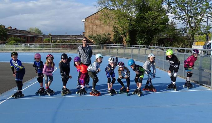 De debutanten en jongste competitierenners onder leiding van Karel Decraemer.© (Foto FRO)