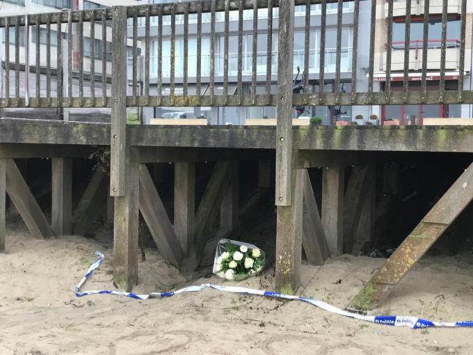 Het lichaam van Sofie Muylle werd aangetroffen onder een staketsel op het strand van Knokke.© Jan Van Maele