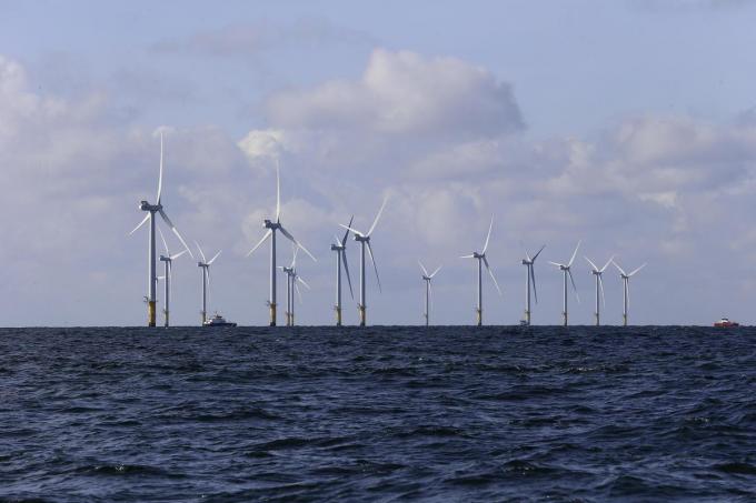 Burgers, gemeenten, verenigingen en KMO's kunnen binnen enkele jaren allemaal mede-eigenaar worden van windmolens in de Noordzee.© BELGA