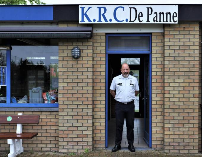 Alain Cuvelier, eerste inspecteur PZ Westkust, zet zich nog graag in voor KRC De Panne.© (Foto MVQ)