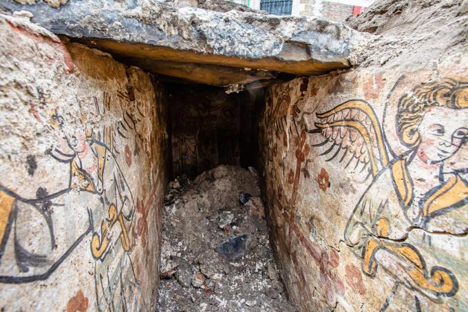 BRUGGE -- archeologische vondst grafkelder thv Onze-Lieve-Vrouwkerk.© Davy Coghe