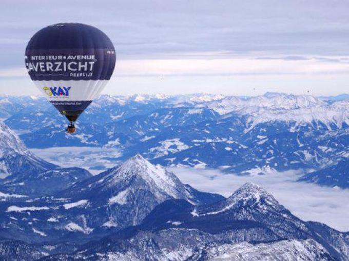 Gino bewaart mooie herinneringen aan de keren dat hij over de Oostenrijkse Alpen mocht vliegen.© GF