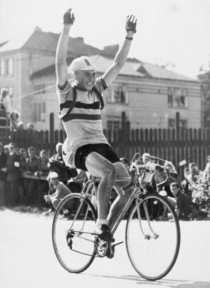 André Noyelle op de Spelen van 1952 in Helsinki. Liefst 64 jaar voor Greg Van Avermaet pakte hij al het goud in het wielrennen.© Bettmann Archive