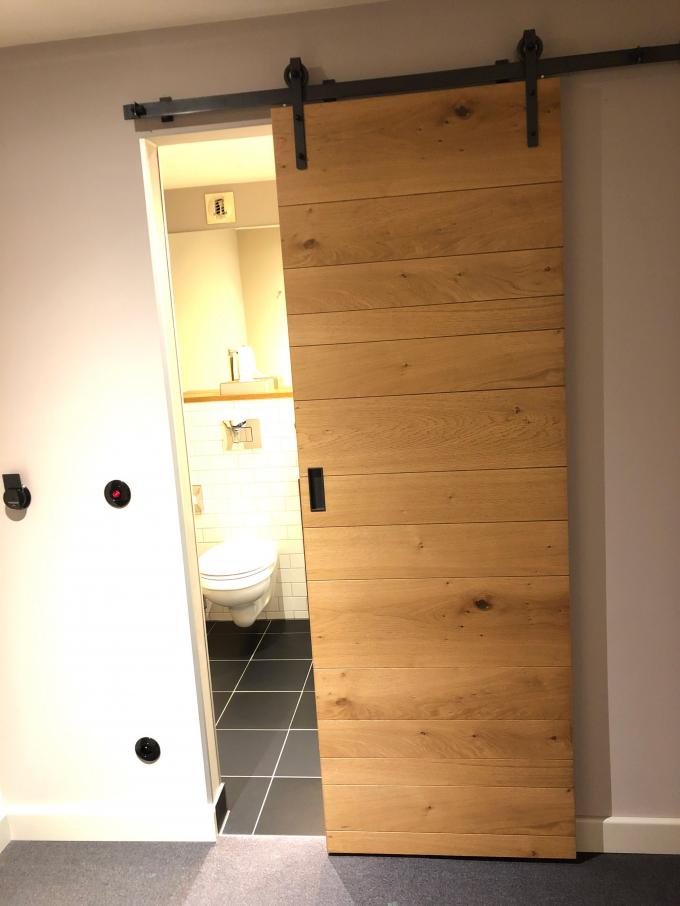De badkamer met XL regendouche