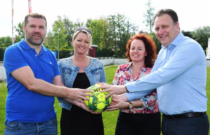 Tom Slosse (links) en Pedro Nolf samen met hun partners Kristel en Petra Vandenberghe.© (Foto RB)