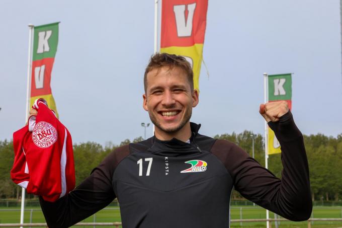 Ook al is KVO-speler Andrew Hjulsager niet geselecteerd voor Denemarken, toch supportert hij straks mee. “De meeste van onze spelers zitten allen bij Europese topclubs.”©Peter MAENHOUDT