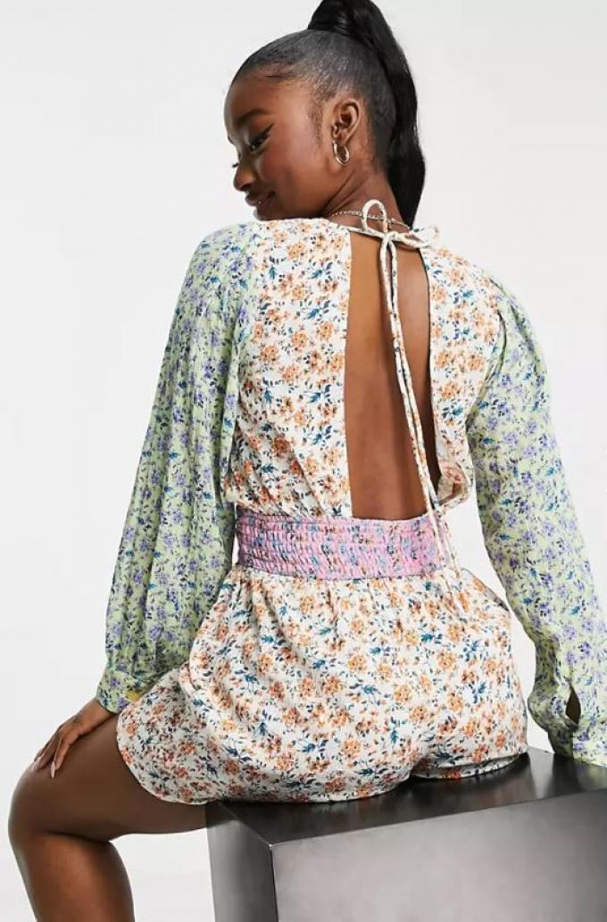 Combishort décolleté dans le dos