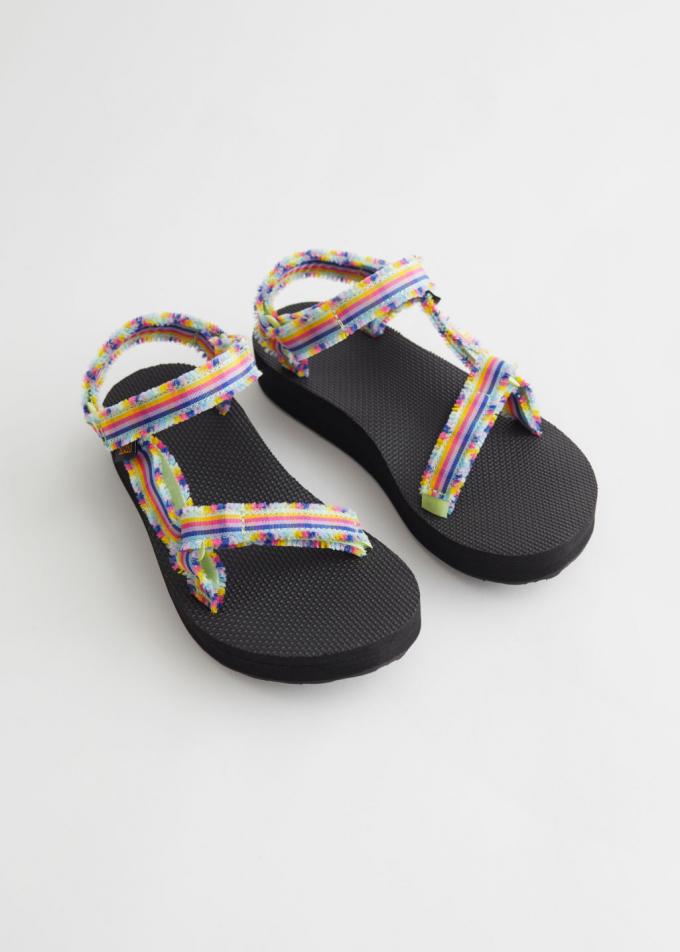 Sandalen met kleurrijke linten