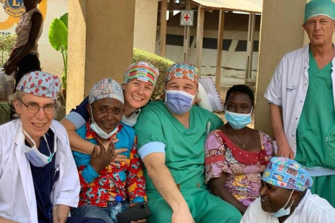 Réginald Moreels in Noord-Kivu, Congo. “De voorbije drie weken deed ik 45 operaties zonder enige complicatie.”© GF