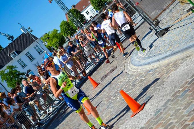 Stephanie (31) tijdens de loopronde op de triatlon in Kortrijk van zondag 13 juni.