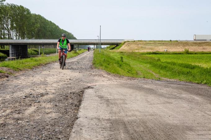 Het opengebroken jaagpad tussen Oostkerke en Ramskapelle.© Davy Coghe