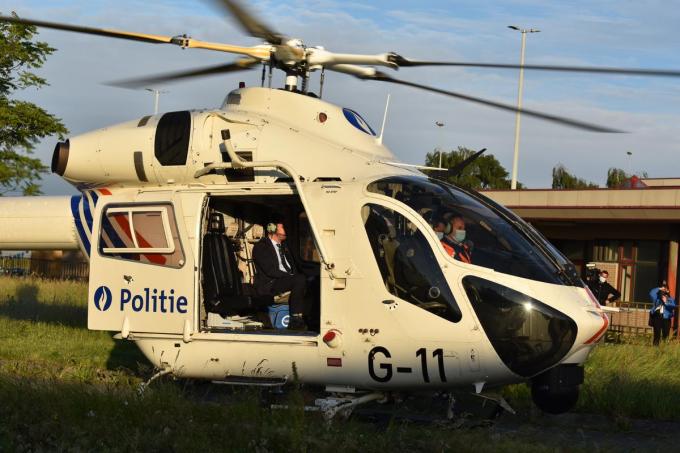 Minister Van Quickenborne volgde de actie vanuit de heli van de federale politie. (foto LK)