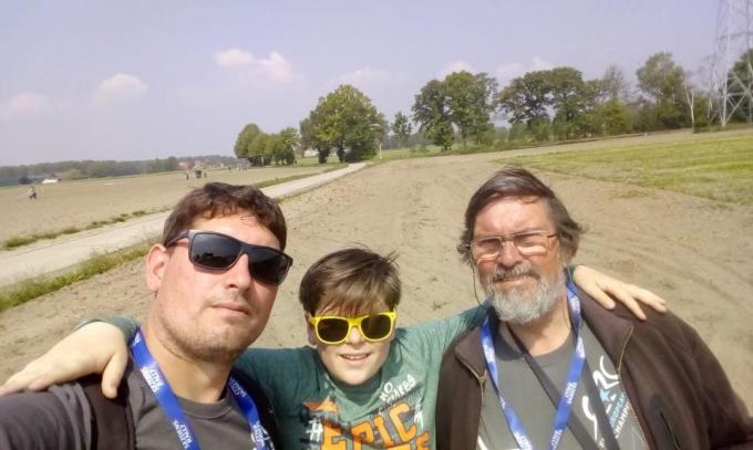 David Maricou, samen met zijn zoon Jens en vader Dany.© gf