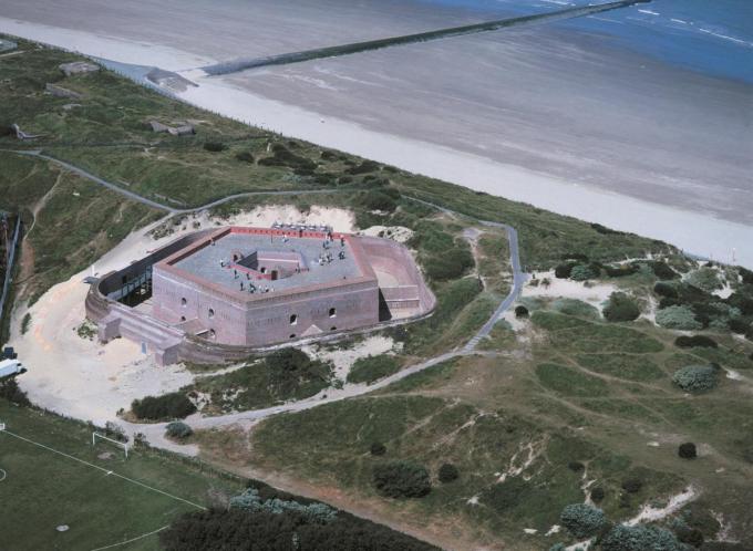 Fort Napoleon is het belangrijkste militaire monument in Vlaanderen uit de napoleontische tijd.© gf