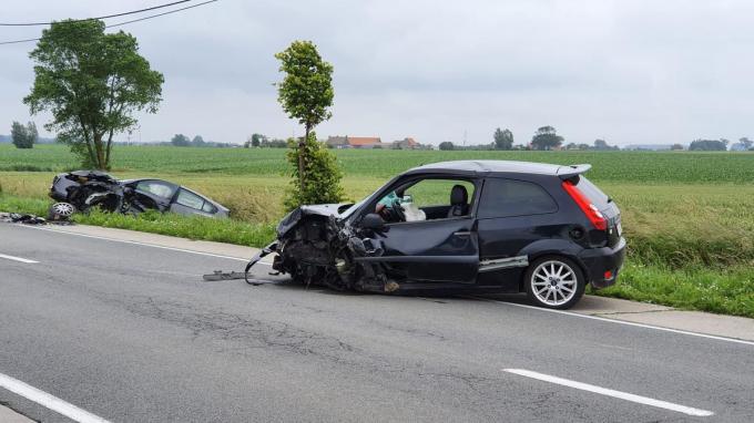 Het ongeval gebeurde na een verkeerd ingeschat inhaalmanoeuvre.© JH