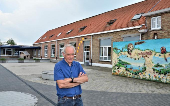 Directeur Frank Vansieleghem voor ‘zijn' school.© WK