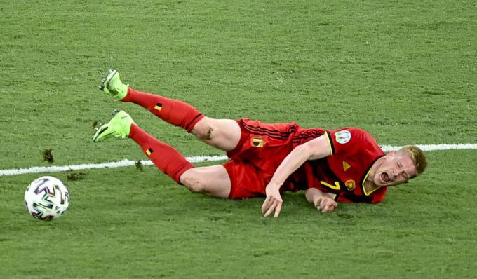 Kevin De Bruyne raakte geblesseerd tijdens de match tegen Portugal. Vandaag is hij jarig. Het mooiste cadeau zou alvast een plaats in de basiself zijn nu vrijdag tegen Italië.©DIRK WAEM BELGA