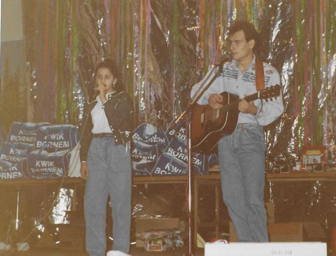 Een foto van ruim 30 jaar geleden: Samira en Glenn Robbins op het podium.© Repro PADI