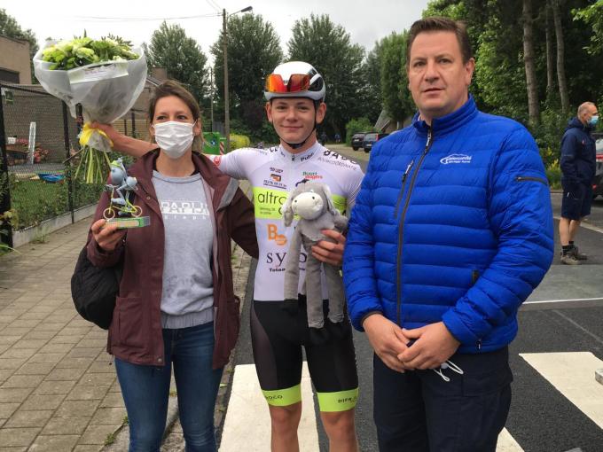 Louis Weyts wint de eerste reeks in Kuurne die eindigde op een massaspurt.©wilfried Ossieur