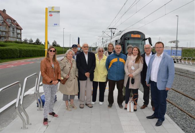 De nieuwe tramhalte aan de Grote Edestraat werd donderdagmorgen ingehuldigd.©WK