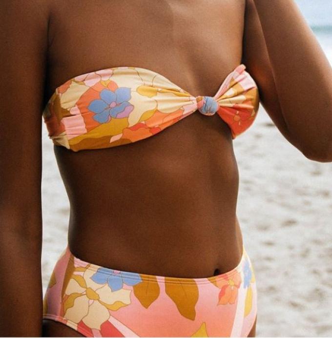 Driehoek: bandeau-bikini met seventies bloemenprint