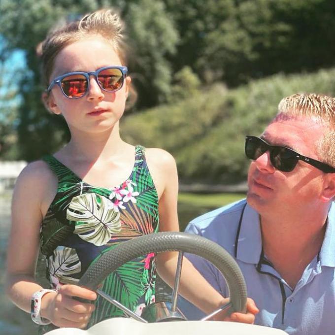 De vakantie is voor Bert Maertens ook het ideale moment om tijd te spenderen met zijn dochter Nel. (