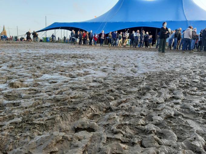 Tegen zondag was de hele festivalweide herschapen in een modderpoel. (Foto TOGH)