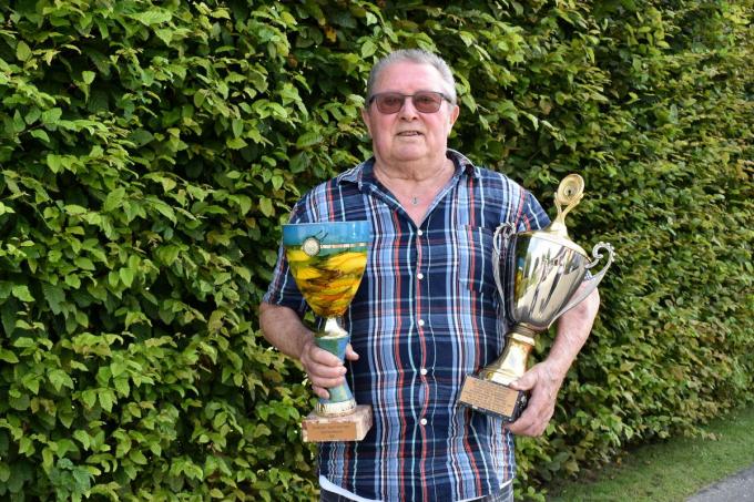 René Grimmonprez met Trofee voor Iepers Sportverdienste en trofee Keizer voor bakkers.