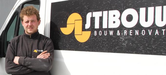 Timothy is bekend als oprichter van het bouwbedrijf Stibouw, gelegen op Slableed in Veurne.