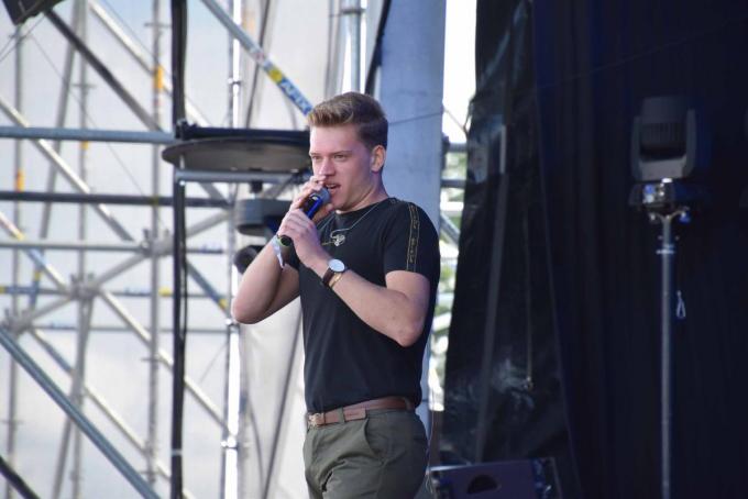 Jérémie zong niet alleen, maar presenteerde ook drie dagen lang BuikRock in Deerlijk.