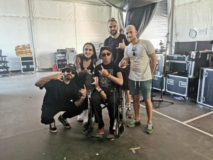 Aäron ontmoette de band JINJER backstage. (gf)