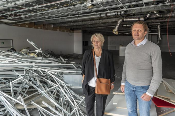 Heel wat materialen uit het oude stadhuis werden gerecupereerd, wat geen dienst meer kon doen wordt gesorteerd afgevoerd.