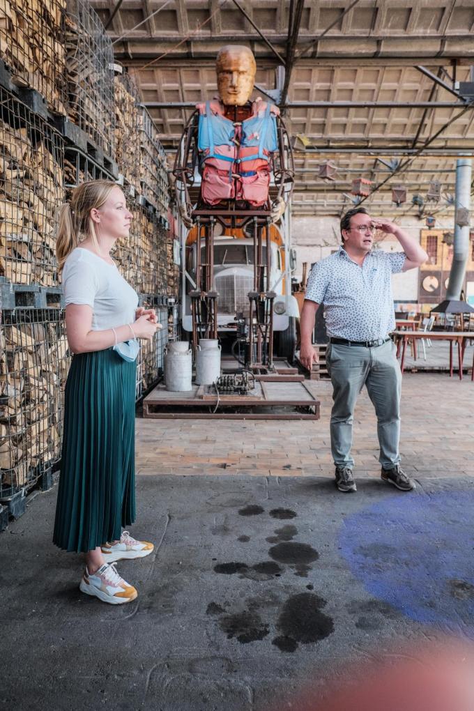 Melissa Depraetere Met Gedeputeerde Jurgen Vanlerberghe Op Bezoek Bij