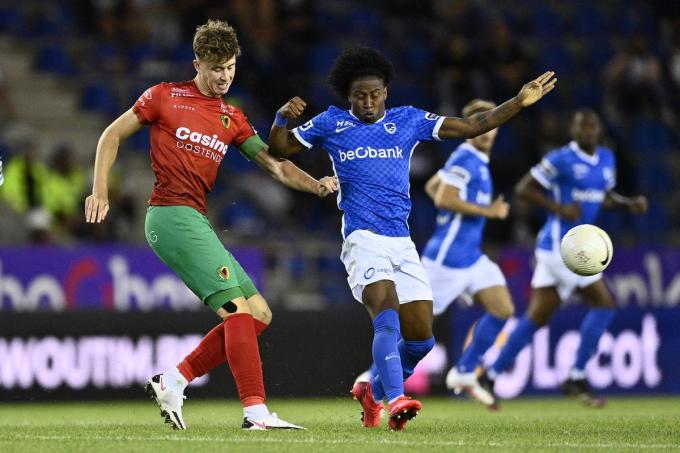 Jack Hendry (links) verliet KVO voor Club Brugge. “Jack zal toch iets minder lui en comfortabel moeten zijn”, zegt Alexander Blessin.