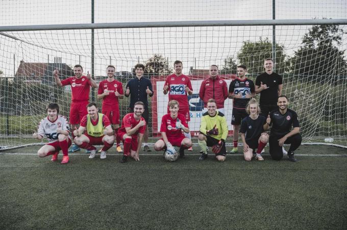 Een van de ploegen van het G-voetbal, op de foto van Tsotne Bendianishvili en Ante Palaversa.