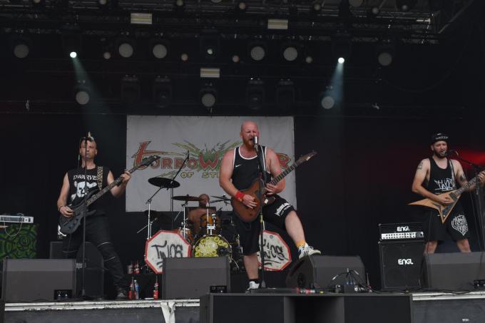 Turbowarrior of Steel, met in het midden zanger-gitarist Jonas Vandamme, speelden zaterdag al om 14.50 uur op Frietrock. (Foto TOGH)
