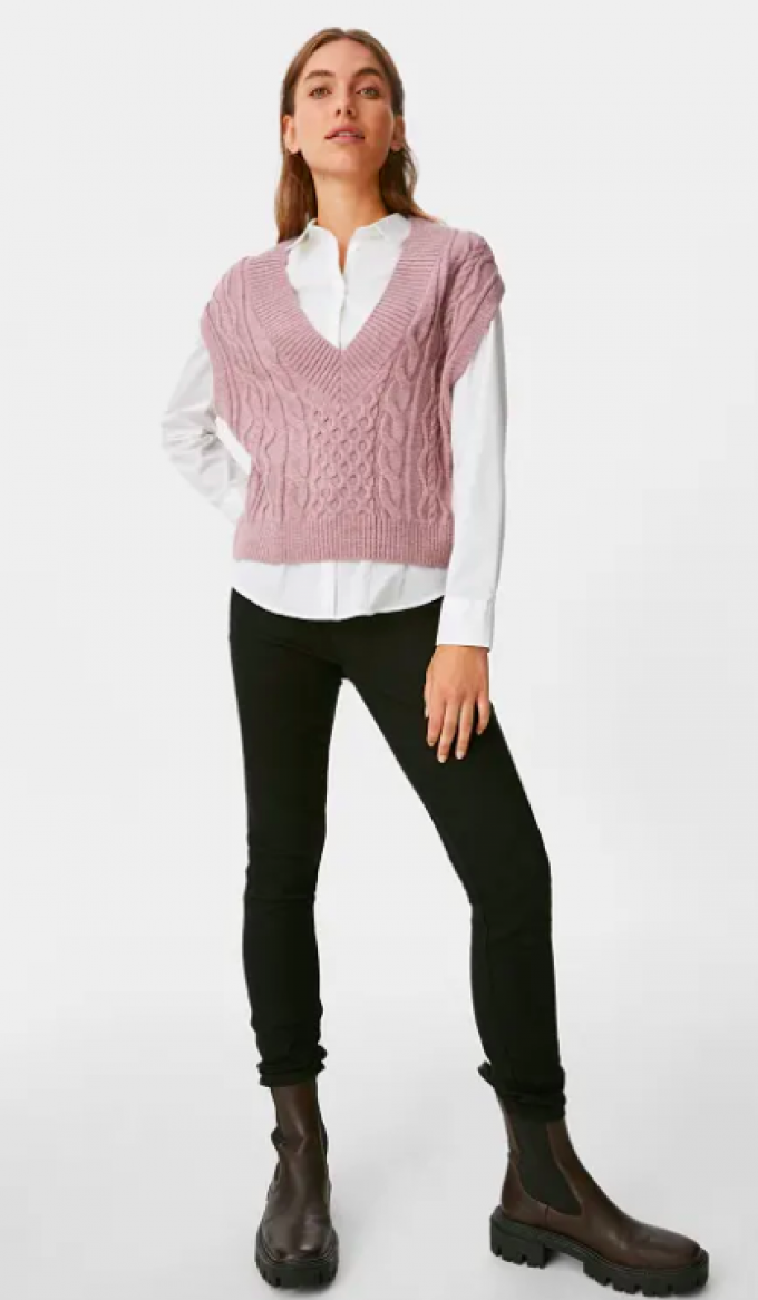 En tricot rose pâle