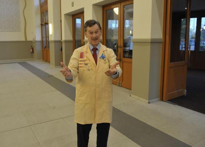 Koen Crucke in de foyer van het Proximus Theater in De Panne.