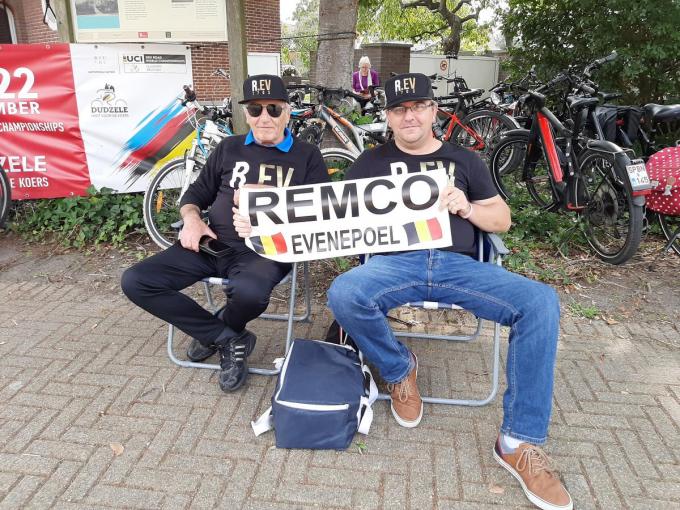Ook de Franstalige fans van Remco zijn van de partij. “We willen hem zien winnen, maar willen vooral een Belg op dat podium zien.” (foto BVB)