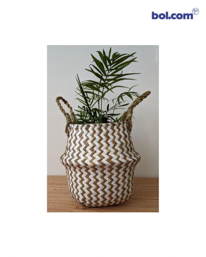 Gevlochten mand met witte details