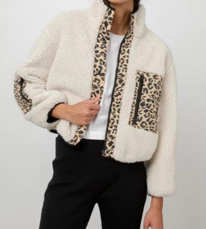 Cropped shearling jas met leopard afwerking