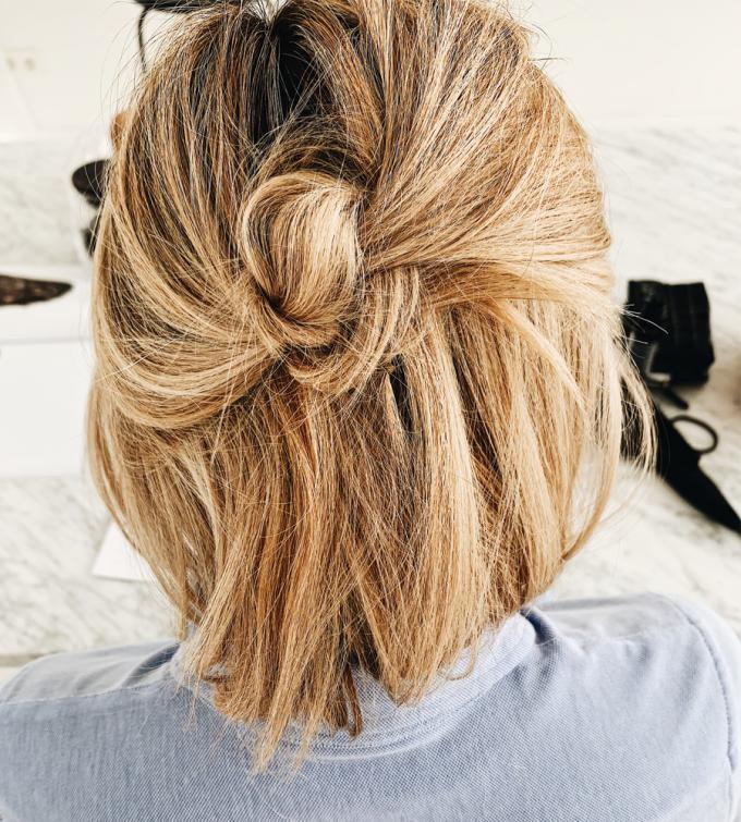 Demi-chignon noué