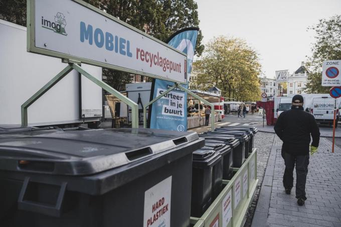 Het Mobiel Recyclagepunt in Kortrijk en deelgemeenten mocht al 12.000 bezoekers verwelkomen.